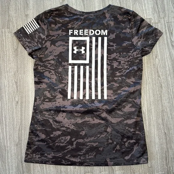 Under Armour Freedom Camo Short Sleeve - Women's Size S - Picture 4 of 5